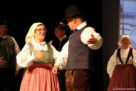 Ples in glasba izpod kamniških planin v izvedbi Folklorne skupine Kamnik in njihovih prijateljev  (19)